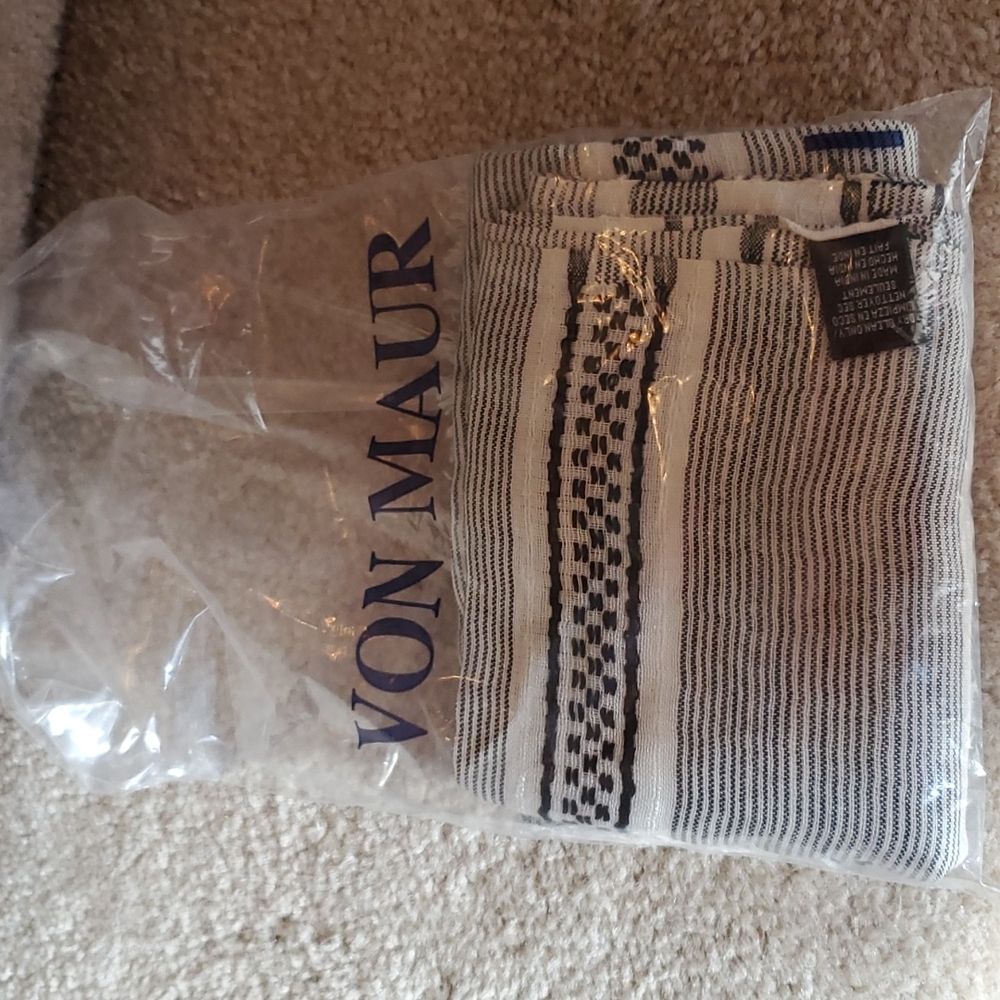 Vivante black and white checker striped scarf 100% viscose